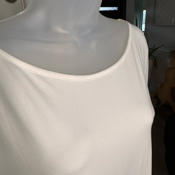 Elegant White Off-Shoulder Dress - Picture 10 of 16